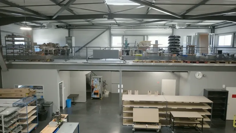 L’atelier annexe et sa mezzanine.